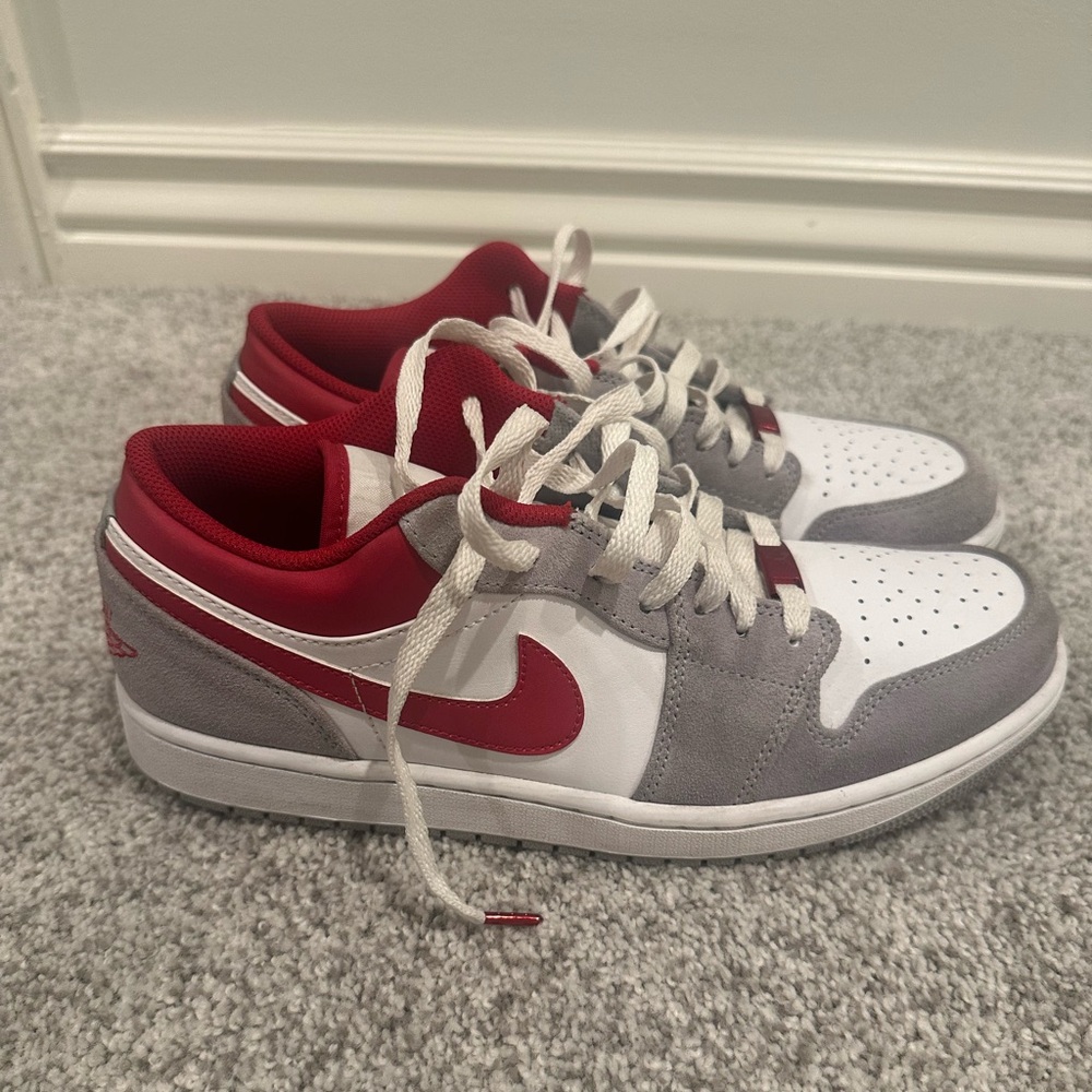 Air Jordan 1 SE Low Light Smoke Grey Gym Red